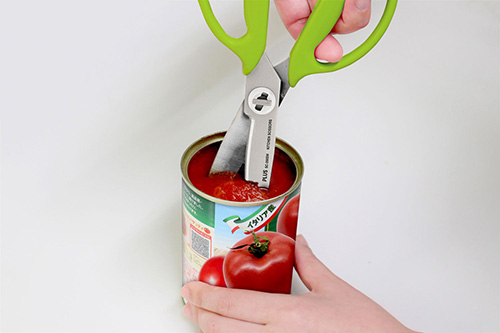トマト缶の中で切れば洗い物もなし
